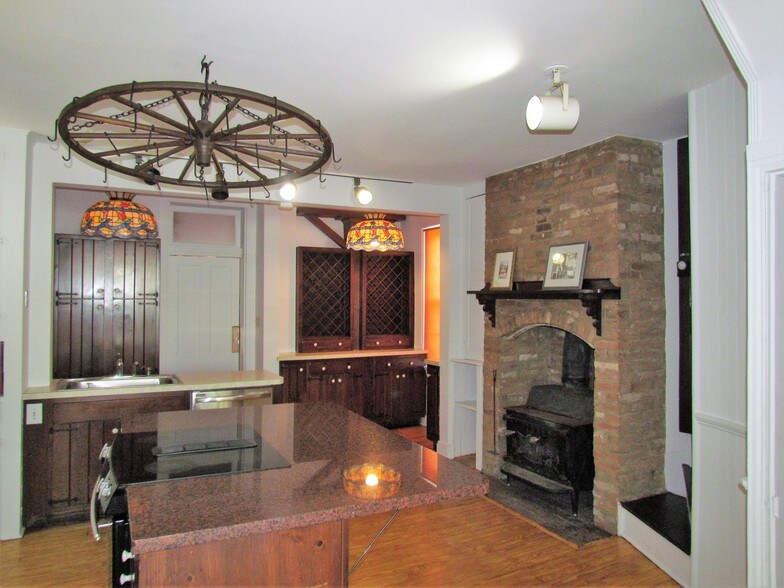 More Photos Of 33 W Main St, New Market Office For Sale