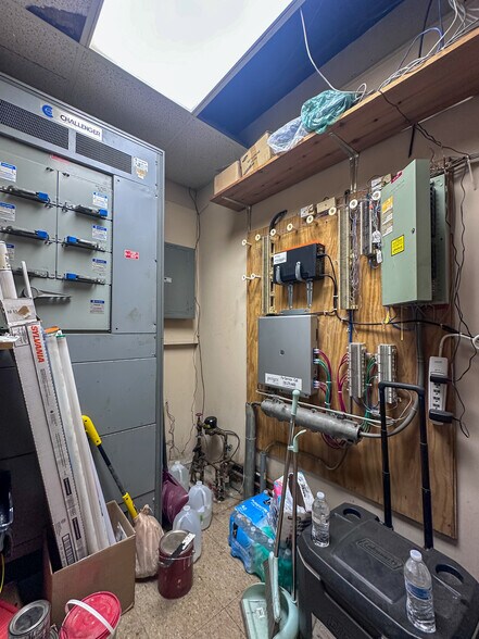 More Photos Of 1617 Warren Ave, Niles Warehouse For Sale