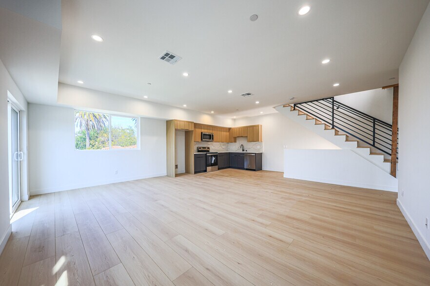 More Photos Of 2010 S Dunsmuir Ave, Los Angeles Multifamily For Sale