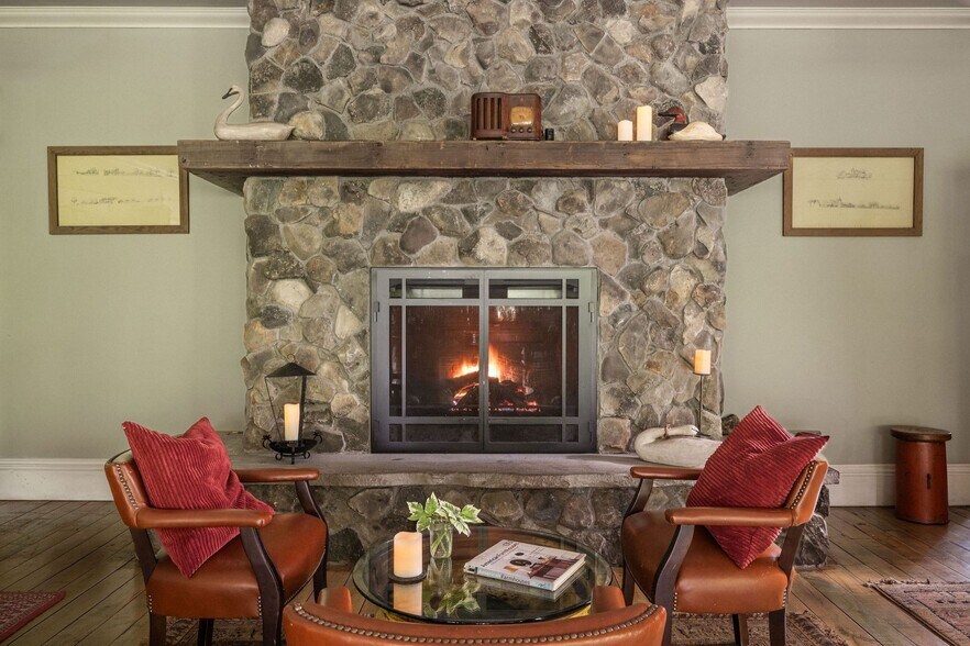 More Photos Of 102 Main St, Jefferson Hotel For Sale