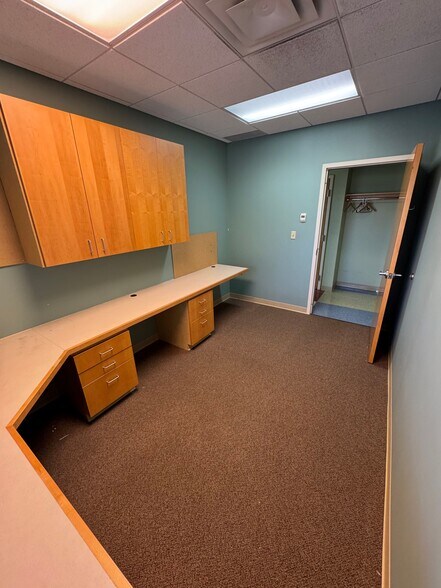 More Photos Of 1239 E 4th Street Rd, Seymour Office For Lease