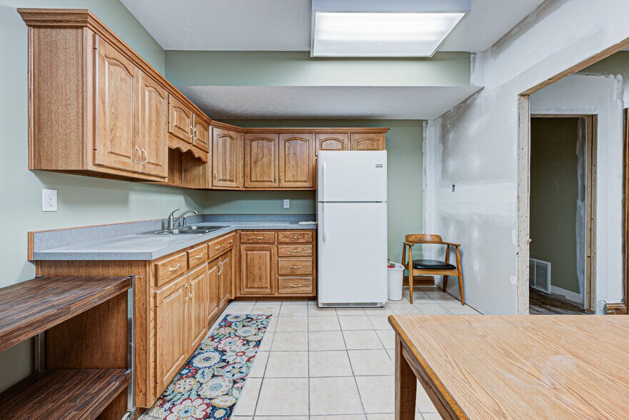 More Photos Of 6287 Taylorsville Rd, Fisherville Office For Lease