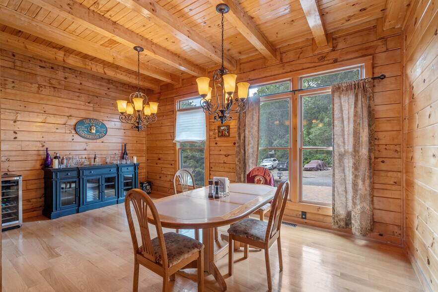 More Photos Of 11501 Popes Head Rd, Fairfax Garden Center For Sale