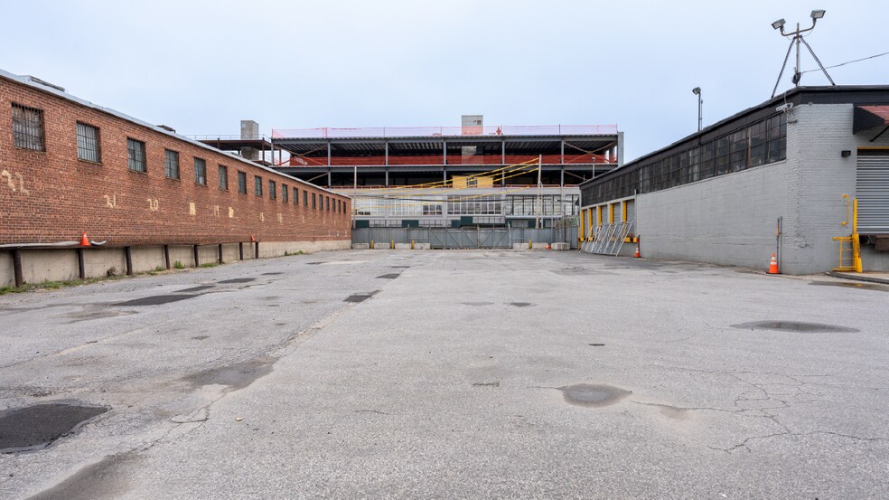 More Photos Of 273 Meserole Ave, Brooklyn Distribution For Sale