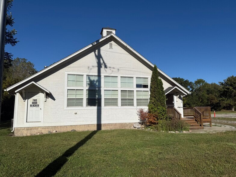 More Photos Of 33518 W Jefferson Ave, Rockwood Restaurant For Sale