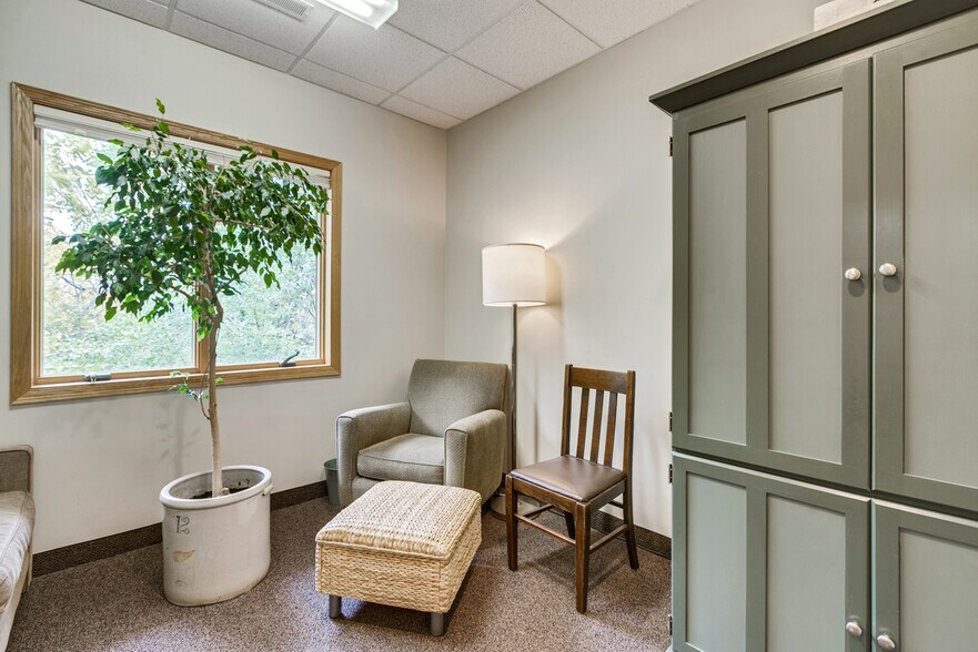 More Photos Of 2127 County Road D E, Maplewood Office For Sale