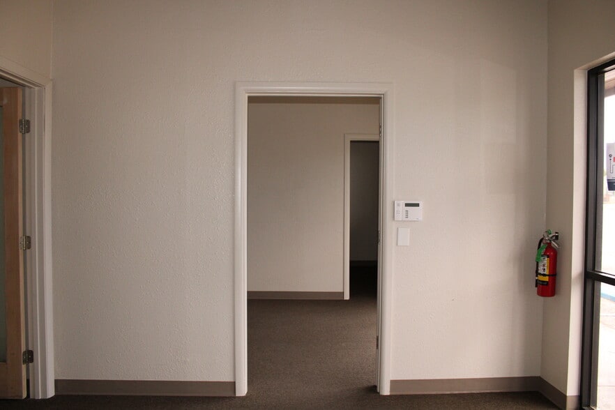 More Photos Of 1275 Anthony Dr, Anthony Medical For Lease