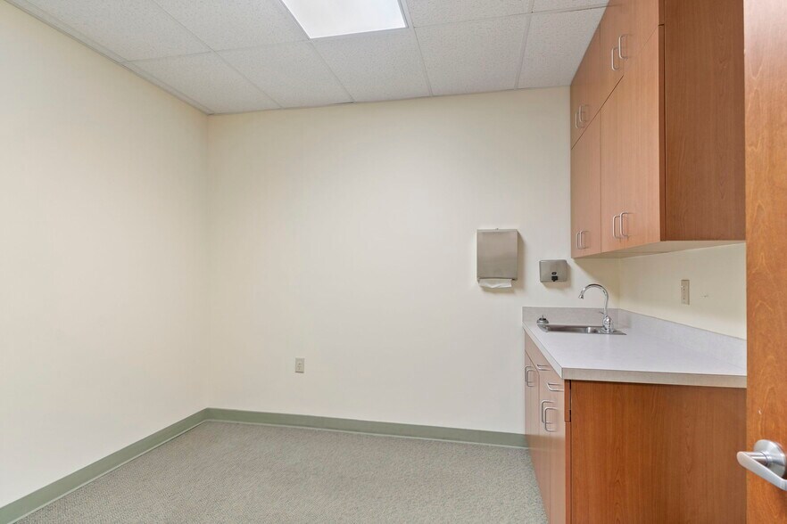 More Photos Of 1000 Coventry Dr, Phillipsburg Medical For Sale