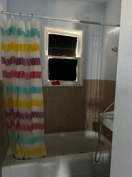 More Photos Of 8858 Flower St, Bellflower Freestanding For Lease