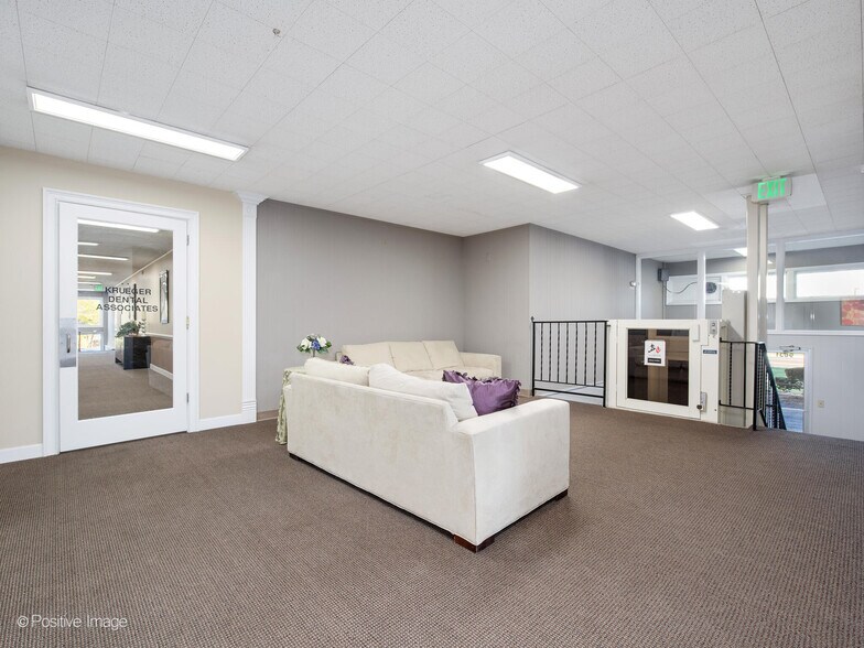 More Photos Of 9631 Gross Point Rd, Skokie Medical For Sale