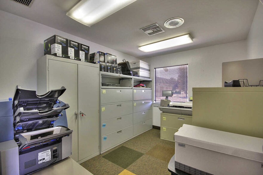 More Photos Of 911-915 Blanco Cir, Salinas Office For Lease