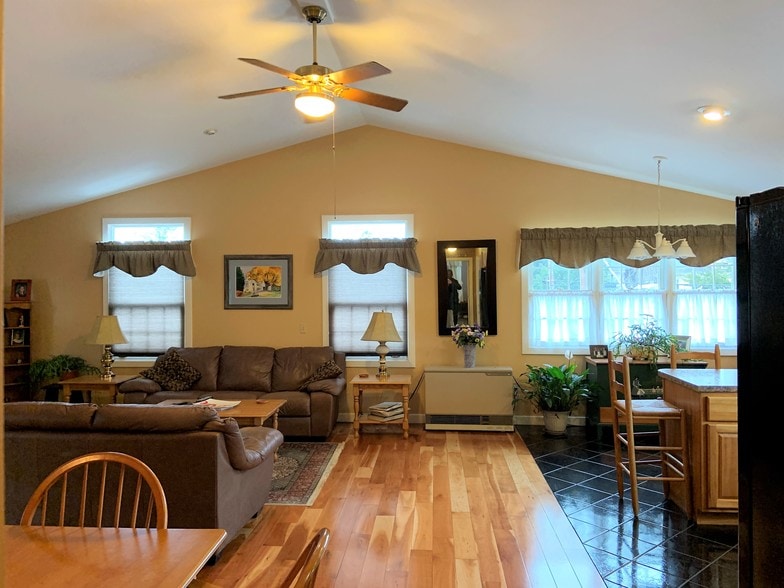 More Photos Of 307 Main St, Westbrook Carwash For Sale