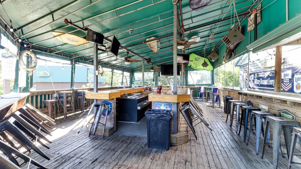 More Photos Of 744 Main St, Lumberton Bar For Sale