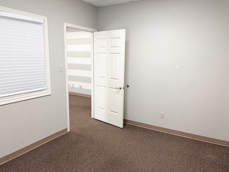 More Photos Of 6603 Utica Ave, Lubbock Office For Lease