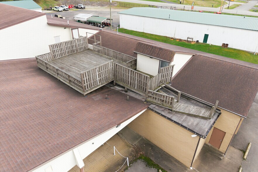 More Photos Of 1117 Willow Dr, Waynesburg Warehouse For Sale