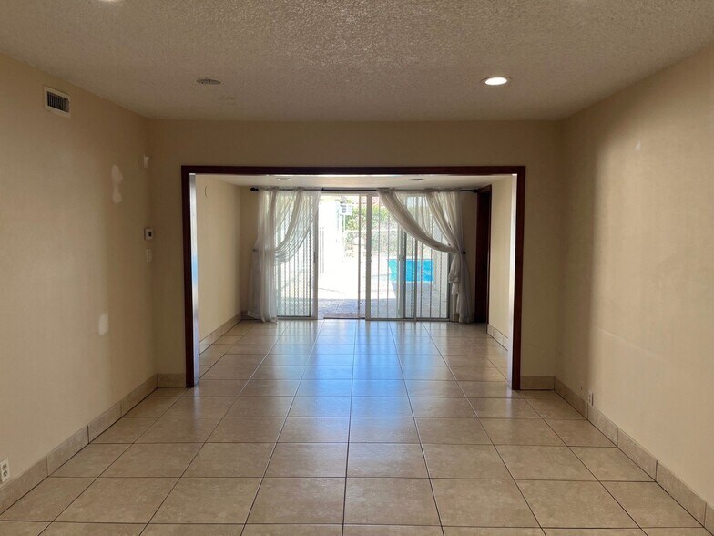 More Photos Of 8927 Sawyer St, Los Angeles Specialty For Sale