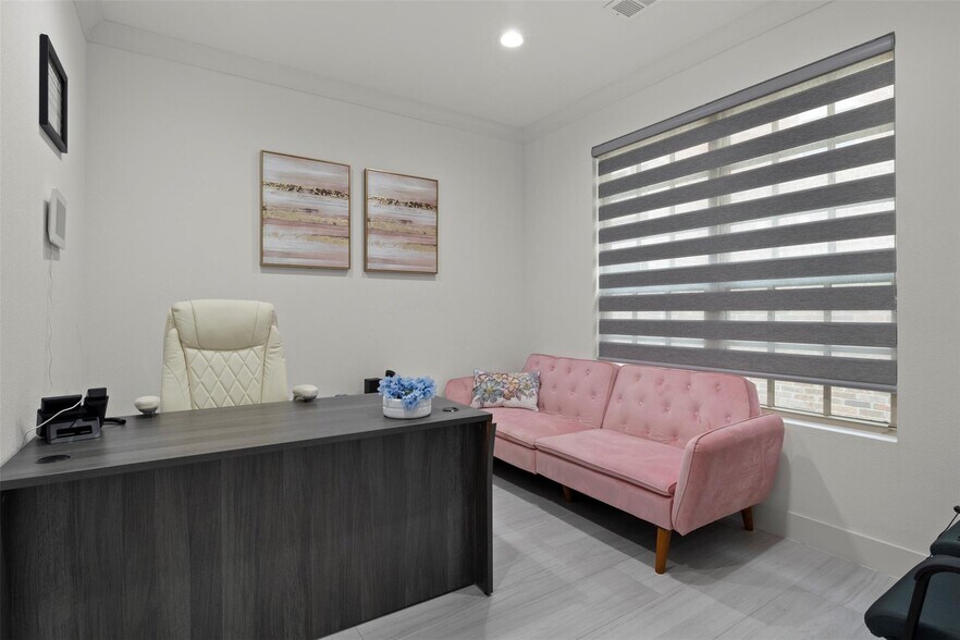 More Photos Of 2681 MacArthur Blvd, Lewisville Office For Sale