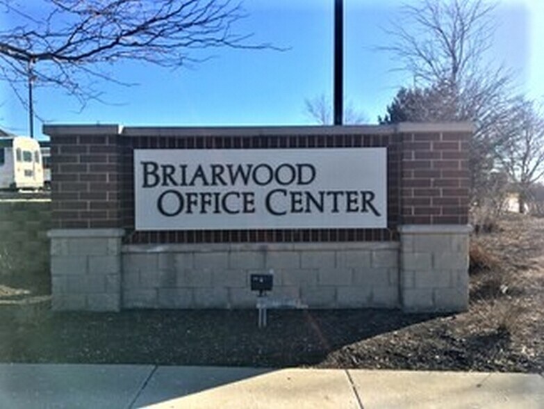 More Photos Of 1491 Merchant Dr, Algonquin Medical For Sale