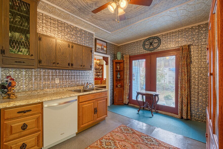 More Photos Of 28 Woodstock Ave, Putnam Specialty For Sale