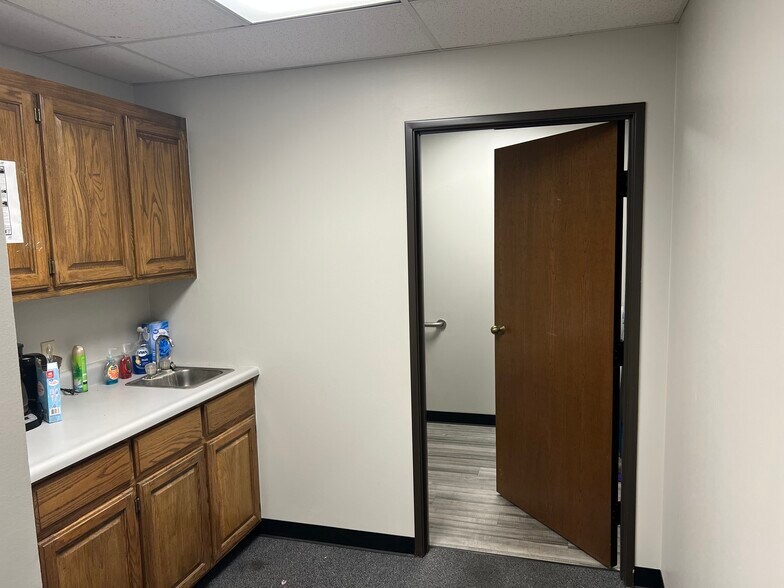More Photos Of 10205 E 61st St, Tulsa Unknown For Lease