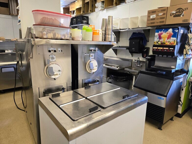 More Photos Of 1226 Oregon St, Oshkosh Restaurant For Sale