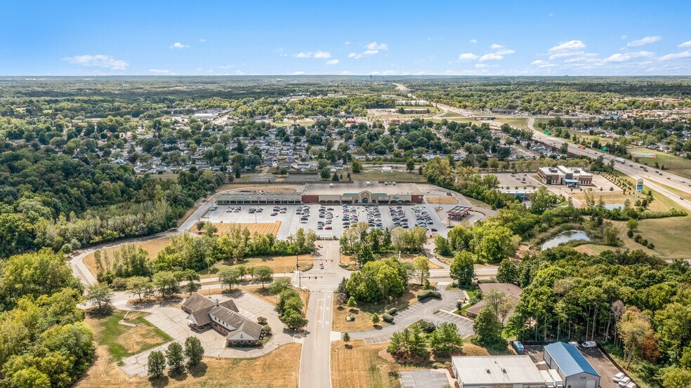 More Photos Of 780-798 Northwoods Blvd, Vandalia Freestanding For Sale