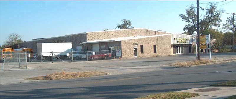 More Photos Of 824 S Laredo St, San Antonio Warehouse For Sale