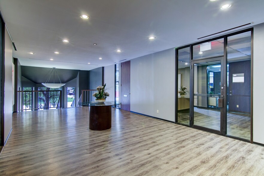 More Photos Of 16000 Memorial Dr, Houston Medical For Lease