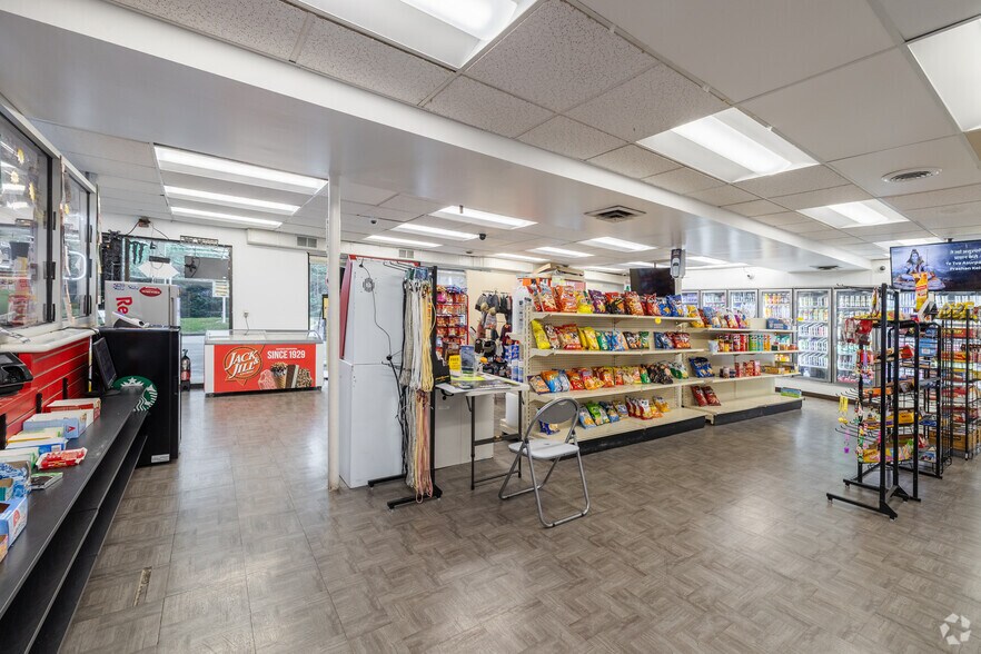 More Photos Of 201 Hanover Pike, Hampstead Service Station For Sale