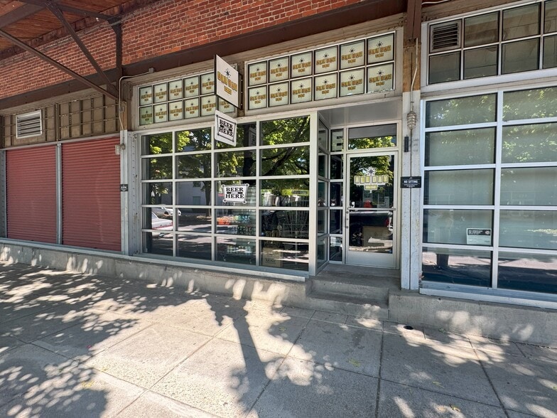 More Photos Of 600 NW Naito Pkwy, Portland General Retail For Sale