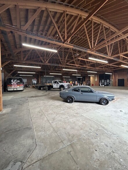 More Photos Of 615 S Anderson St, Los Angeles Manufacturing For Lease