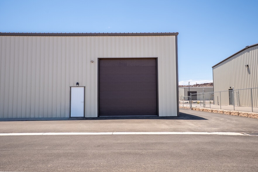 More Photos Of 925 Regional Rd park, Hurricane Industrial For Lease