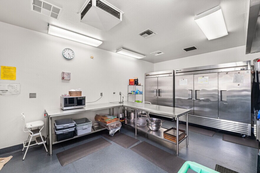 More Photos Of 9944 Highland Ave, Rancho Cucamonga Religious Facility For Lease