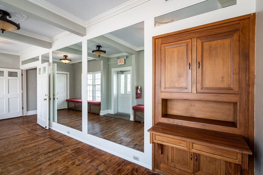 More Photos Of 3701 E Layton Ave, Cudahy Storefront Retail Residential For Sale