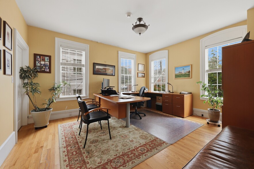 More Photos Of 39 State St, Newburyport Storefront Retail Residential For Sale