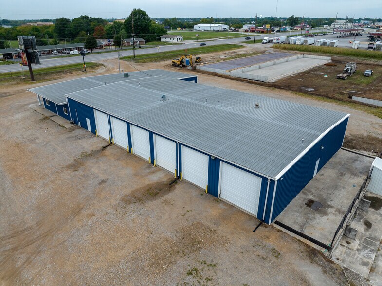 More Photos Of 4701 S Limit Ave, Sedalia Warehouse For Lease