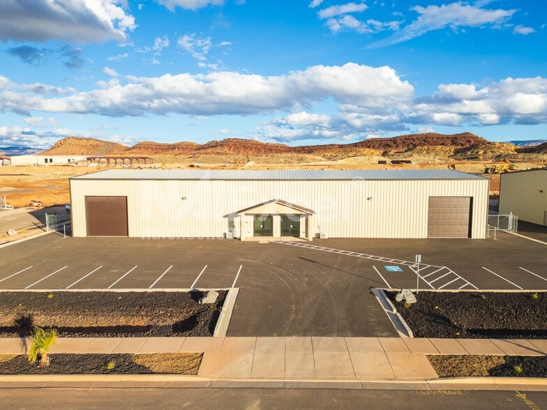 More Photos Of 1129 Regional Pk rd, Hurricane Warehouse For Lease