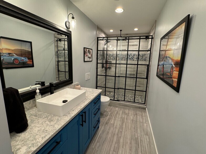 More Photos Of 2108-2260 Ferry Rd, Naperville Showroom For Sale