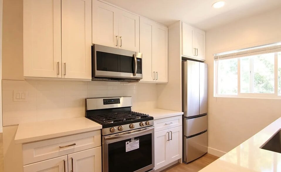 More Photos Of 561 N Sweetzer Ave, Los Angeles Apartments For Sale