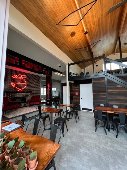 More Photos Of 165 S Miller St, Rockaway Beach Flex For Sale