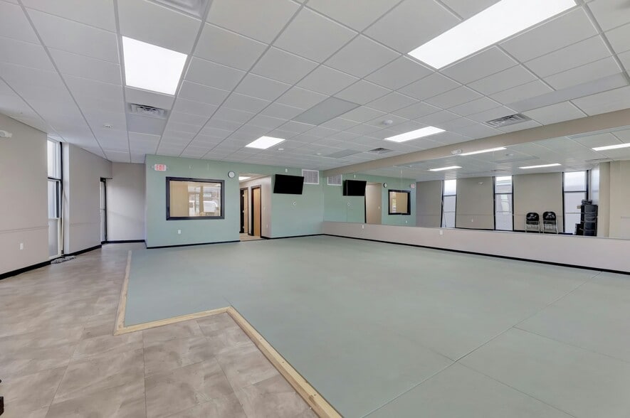 More Photos Of 1285-1291 Broad St, Bloomfield Medical For Lease