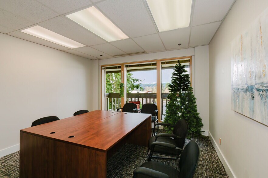 More Photos Of 1040 NE Hostmark St, Poulsbo Office For Sale