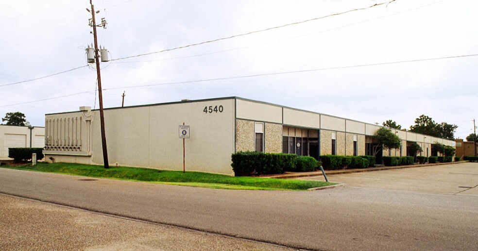 More Photos Of 4540 W 34th St, Houston Flex For Lease