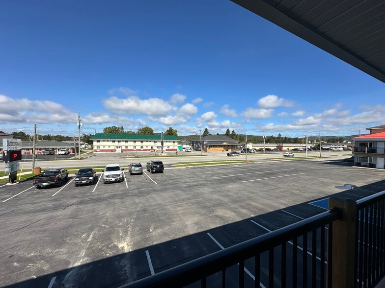 More Photos Of 171 Mission Rd, Wawa Hotel For Sale