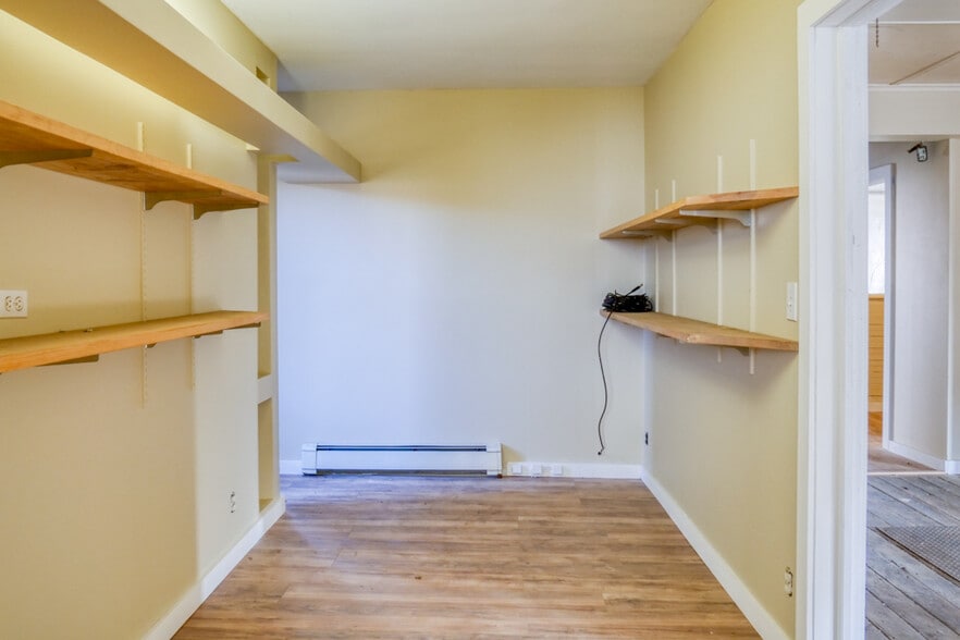 More Photos Of 6 Clinton Ave, Westfield Warehouse For Sale