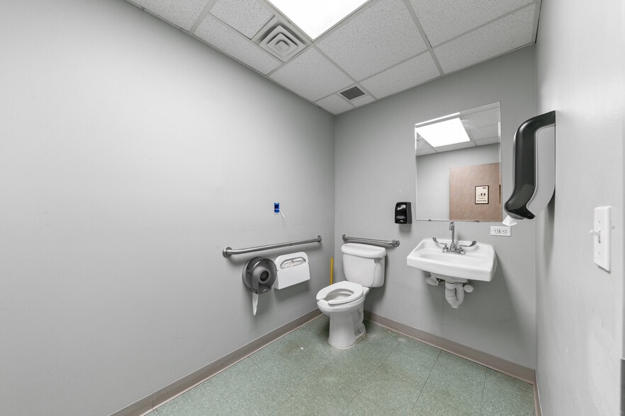 More Photos Of 3828 Avenue N, Galveston Hospital For Lease