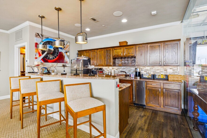 More Photos Of 15809 Addison Rd, Addison Airplane Hangar For Sale