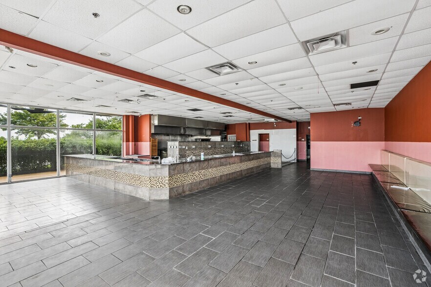 More Photos Of 4147-4275 167th St, Country Club Hills Unknown For Lease