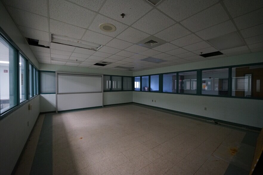 More Photos Of 1835 Treanor St, Saginaw Rehabilitation Center For Sale