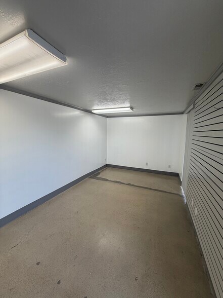 More Photos Of 257-263 W 2950 S, Salt Lk, Salt Lake City Light Manufacturing For Lease